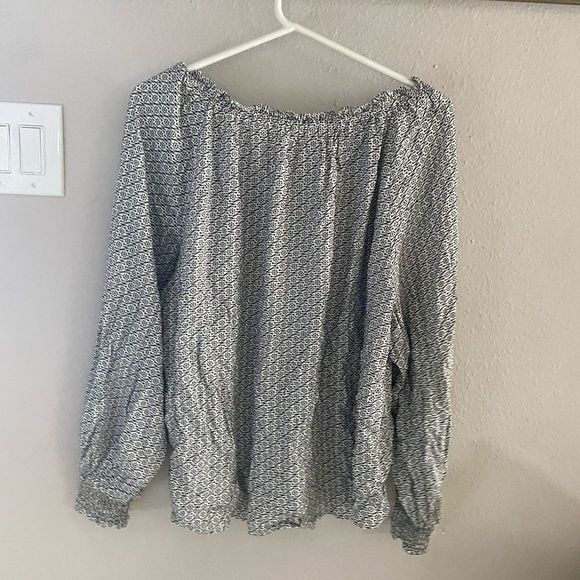 Max Studio Ladies XL Rayon white & Black Blouse 👚 - Picture 4 of 5